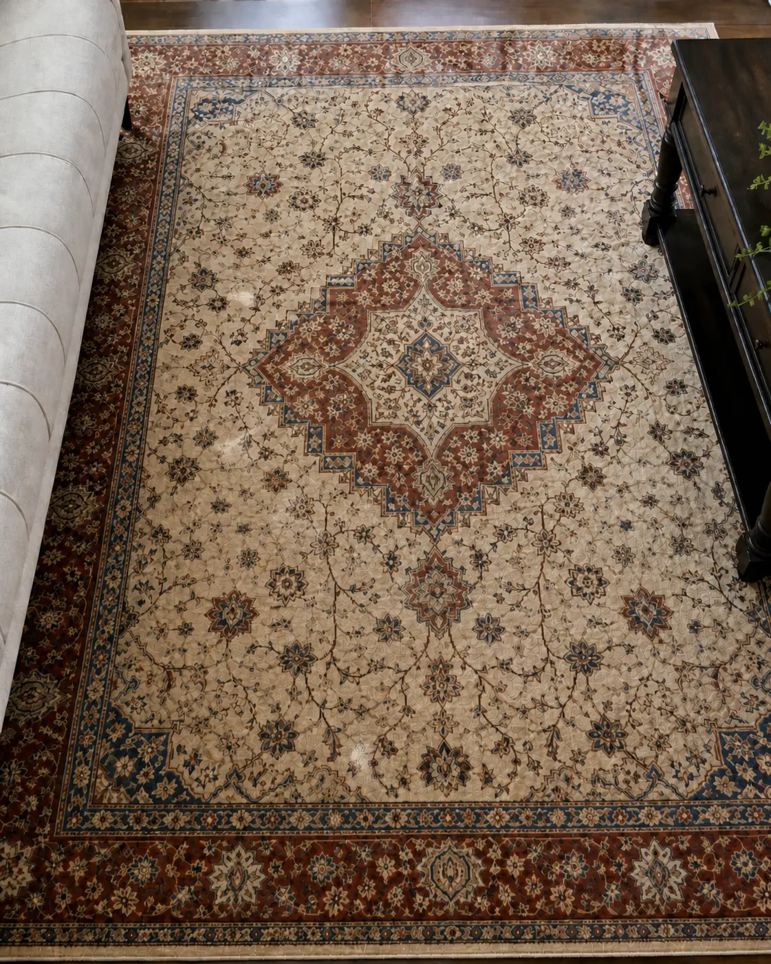 Tapis beige - Tache de lait bébé — avant nettoyage